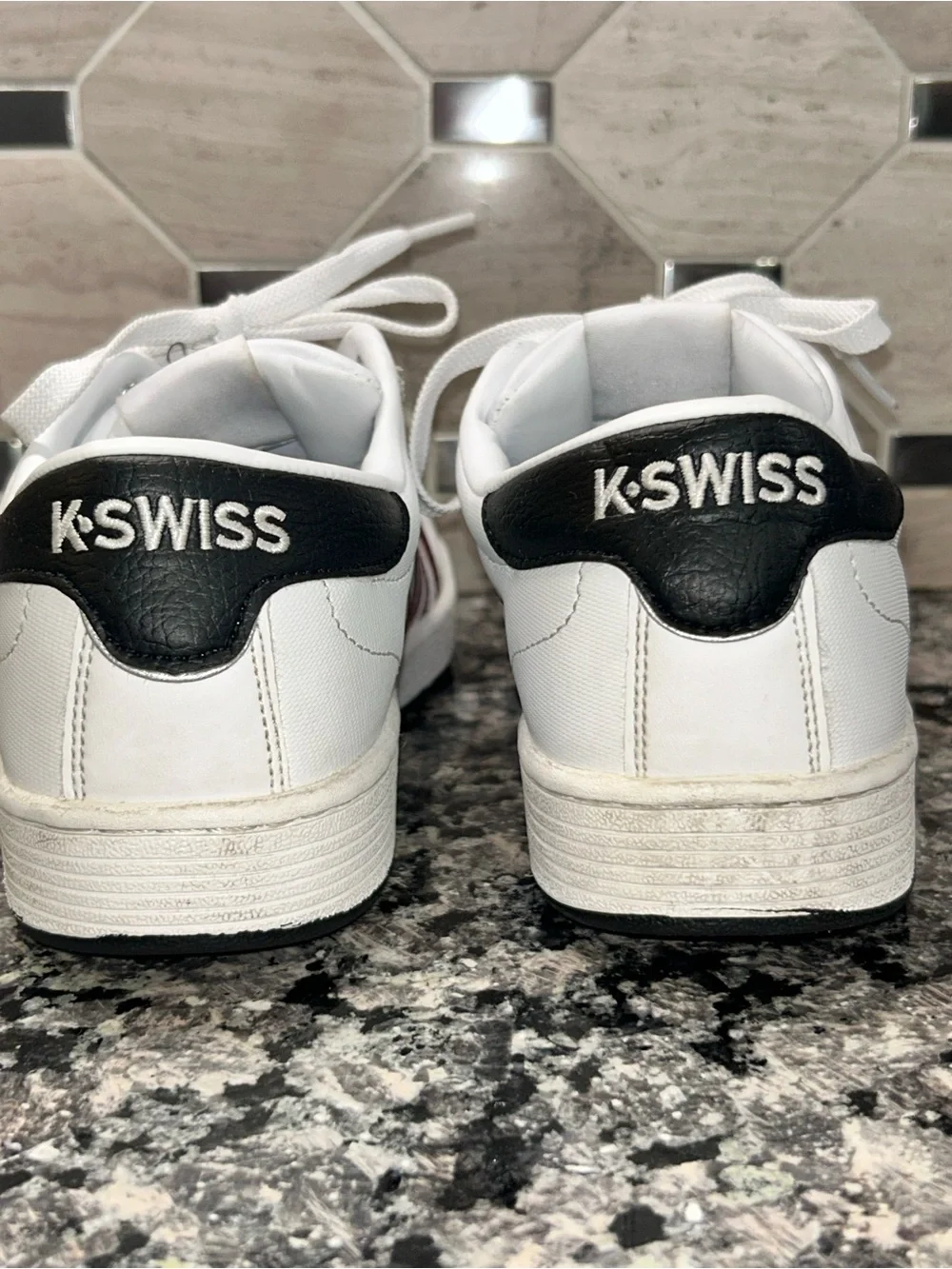 Women’s K-Swiss White Metallic Red/ pink Stripe Sneakers Size 10 Casual Shoes
